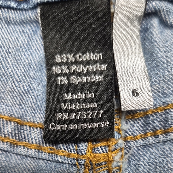 Apt. 9 Women's Classic Blue Jean Shorts - Picture 11 of 12
